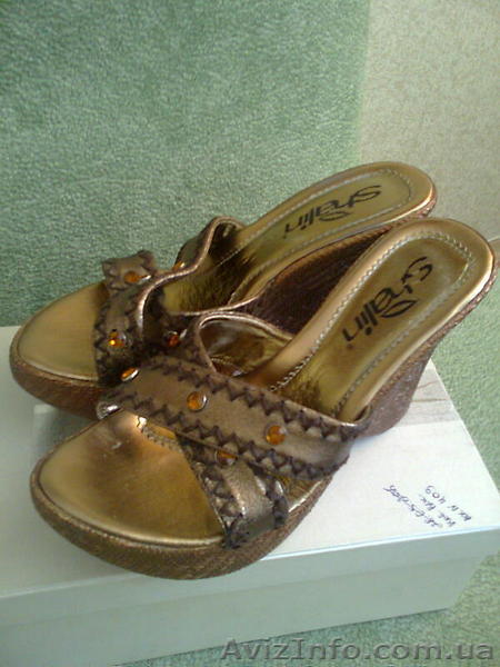 Женские босоножки на высокой платформе - <ro>Изображение</ro><ru>Изображение</ru> #1, <ru>Объявление</ru> #317090