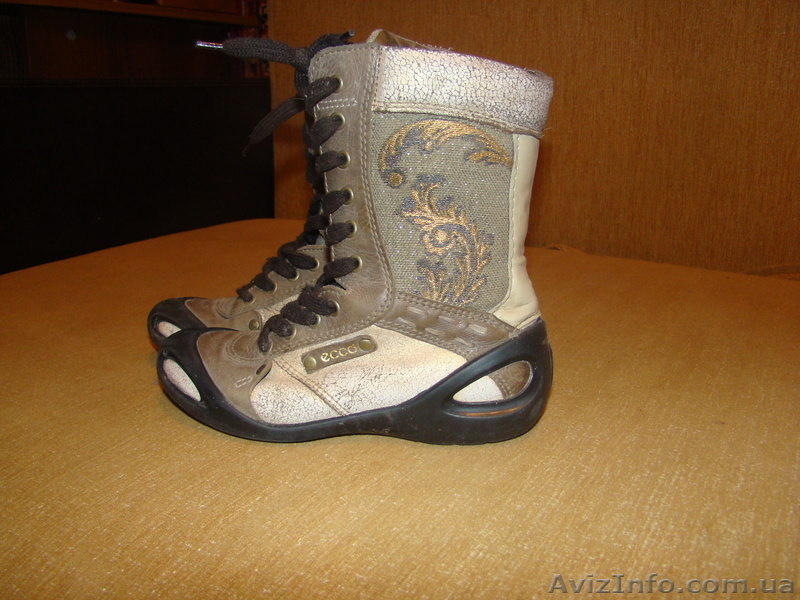 Продам ботинки на девочку экко 32 размер - <ro>Изображение</ro><ru>Изображение</ru> #1, <ru>Объявление</ru> #329843