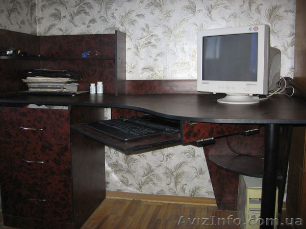 Стол компьютерный - <ro>Изображение</ro><ru>Изображение</ru> #1, <ru>Объявление</ru> #557626