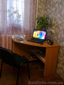 Продам угловой компьютерный стол в идеальном состоянии - <ro>Изображение</ro><ru>Изображение</ru> #1, <ru>Объявление</ru> #870511