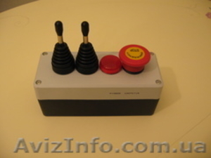 Пост управления грузоподъемным механизмом