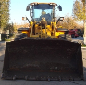 Продаем фронтальный погрузчик JCB 456 ZX,  3, 5 м3,  2007 г.в. 