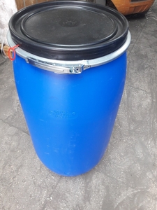  Продам бочки пластиковые и металлические,  ведра,  пищевые