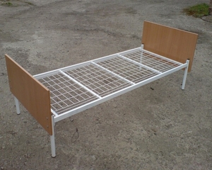 Металлические кровати,  матрасы,  тумбы,  шкафы.