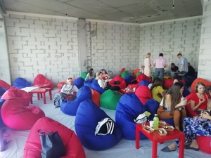 Крісло мішок в оренду,  прокат м'яких пуфів 