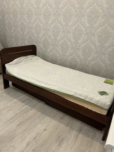 Продам деревянную кровать с матрасом. Выдвижные ящики  - <ro>Изображение</ro><ru>Изображение</ru> #1, <ru>Объявление</ru> #1731883