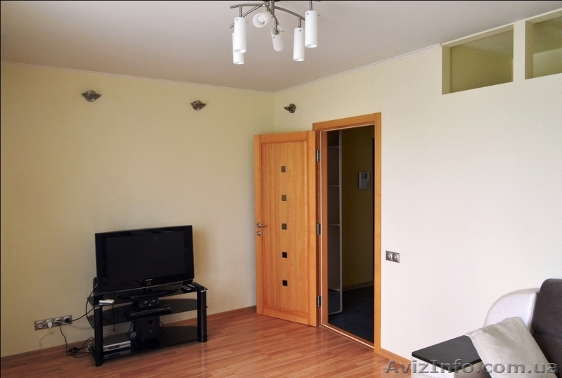 Сдам посуточно 2к.квартиру люкс с евроремонтом возле м. 23 августа - <ro>Изображение</ro><ru>Изображение</ru> #2, <ru>Объявление</ru> #568609