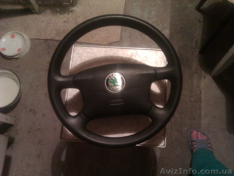 Продам руль Шкода Октавия, подножки внедорожника - <ro>Изображение</ro><ru>Изображение</ru> #1, <ru>Объявление</ru> #873695