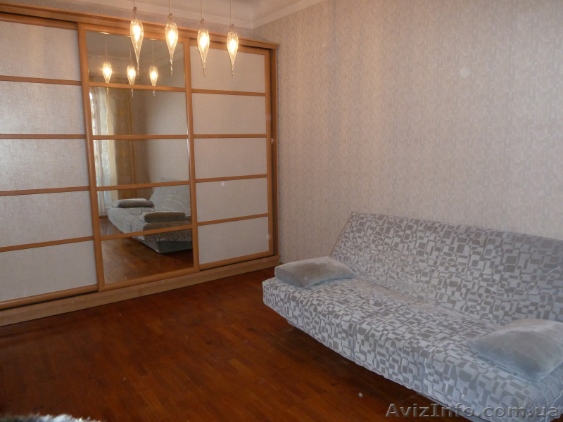 Посуточно 2-х км.кв. пл.Восстания, пр. Московский, 90а - <ro>Изображение</ro><ru>Изображение</ru> #5, <ru>Объявление</ru> #152169